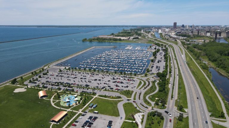 Presque Isle State Park Kayak & Paddleboard Rentals at Beach 11 / Millcreek Marina Area — Erie