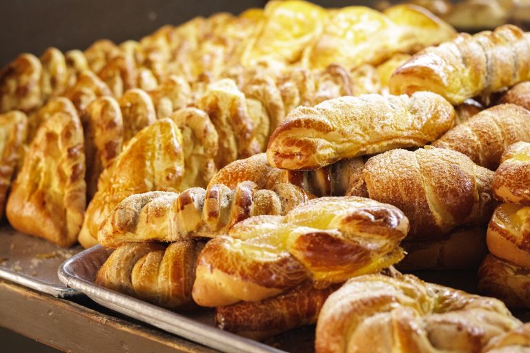 Panadería La Favorita — East Los Angeles