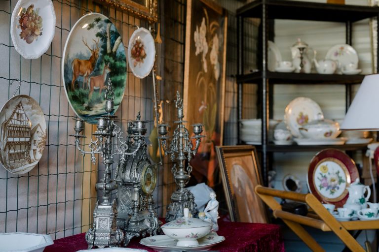 Minear's Antique & Specialty Market — Denison