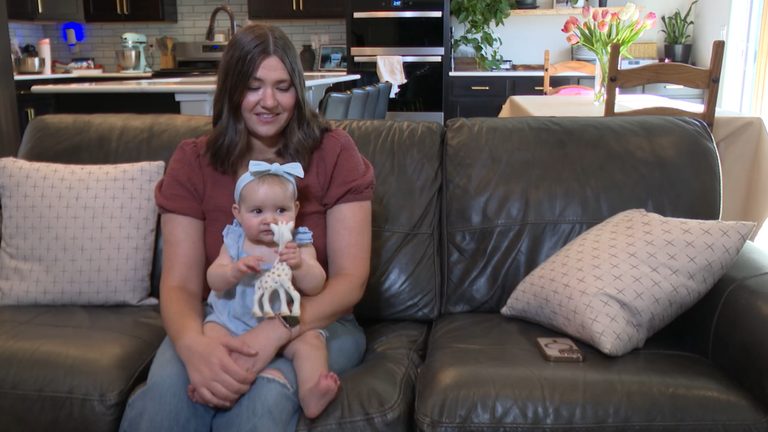 Peyton Baby Entered Baby2Baby Baby Of The Year Contest After Mom S Cancer Battle
