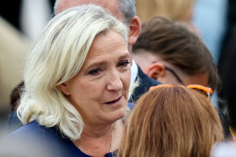 Poll Projects Le Pen And Melenchon Could Meet In French Presidential Runoff