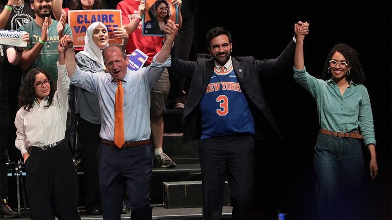 Poll Shows 55 Of Voters Disapprove Of Democratic Socialists Boosting Gop Midterm