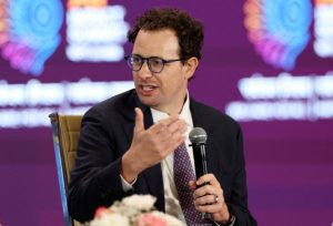 President Trump Calls Ai Risk Warnings Exaggerated As Leaders Debate Pace Of Dev