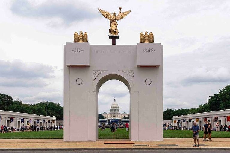 President Trump Proposes Converting D C Memorial Arch Into A Top Grade Military