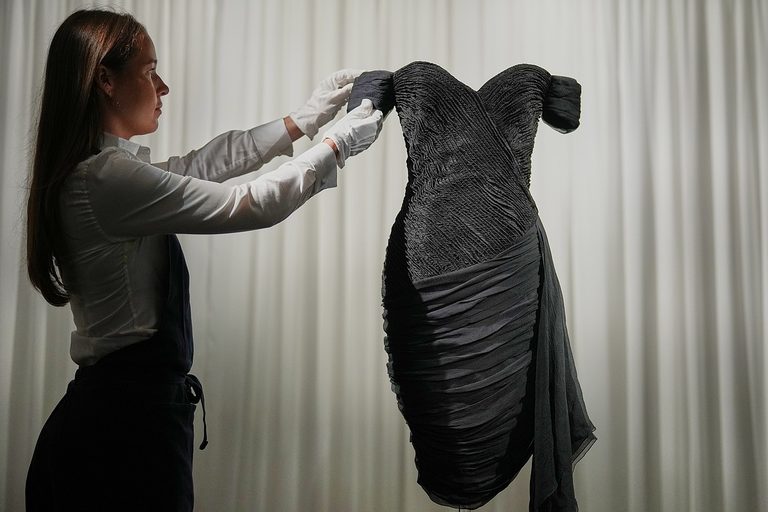 Princess Diana S Iconic Revenge Dress To Be Auctioned After London Exhibition
