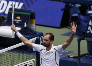 Rain Delays Us Open As Medvedev And Pegula Advance To Third Round