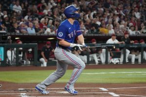 Rangers Snap Two Month Road Slump With 7 6 Win Over Diamondbacks