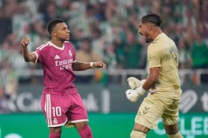 Real Madrid And Psg Suffer First League Defeats As Mourinho And Enrique Face Ear