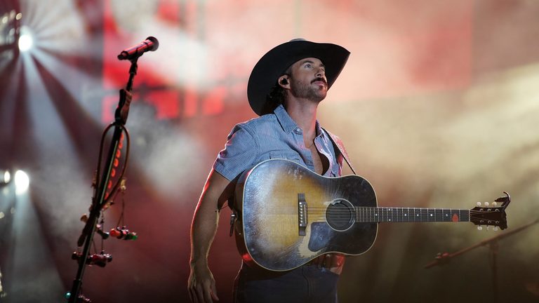 Riley Green Announces 2027 That S Just Me Tour Across U S And Canada
