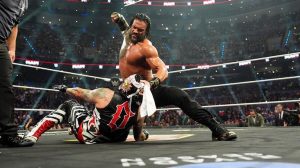 Roman Reigns Defends World Heavyweight Title In Mexico City Sets Up Money In The