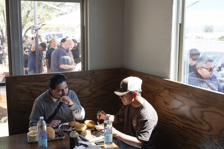 San Antonio S 2M Smokehouse Wins Food Network S Pitmasters Draws Crowds