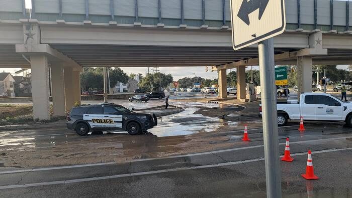 Saws Crews Isolate Water Main Break On North Side Restore Traffic After Flooding