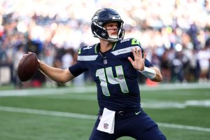 Seahawks Quarterback Sam Darnold Exits Opening Drive With Hip Injury