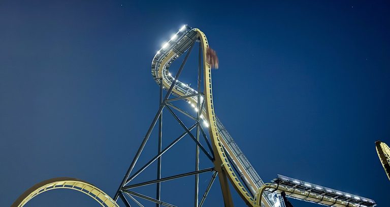 Six Flags Over Texas Debuts Tormenta Rampaging Run A Record Breaking Dive Coaste