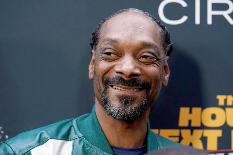 Snoop Dogg To Host Mtv Video Music Awards Live From Los Angeles On Sept 27
