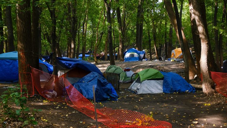 St Paul Officials Plan Next Steps For Growing Randolph Homeless Encampment