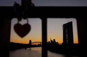 Study Finds East German Espionage Boosted Late 1980S Gdp By 7 4 Percent