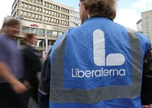 Sweden S Ruling Bloc Narrows Gap With Centre Left As Liberals Clear 4 Threshold