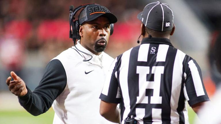 Syracuse Coach S Referee Intimidation Attempt Draws Criticism Mets Injury Raises