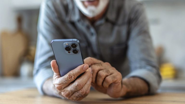 T Mobile Offers Up To 1 200 Off Iphone 18 Pro And Pro Max With New Experience Be