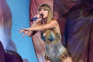 Taylor Swift Releases New Single And Expanded Album Edition Ahead Of Mtv Vmas
