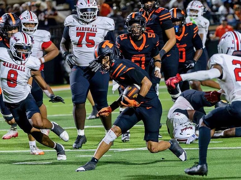 Texas High Tigers Rebound With 28 0 Shutout Of Marshall Mavericks