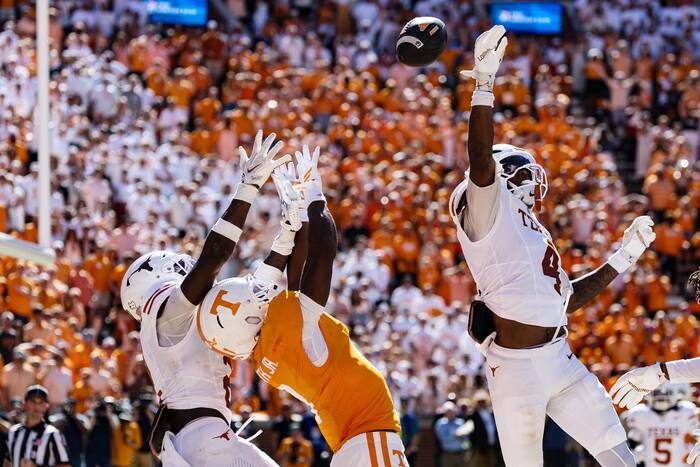 Texas Longhorns Edge Tennessee Volunteers 20 17 In Knoxville With President Trum