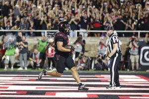 Texas Tech Defends Home Turf With 28 26 Win Over Houston In Lubbock