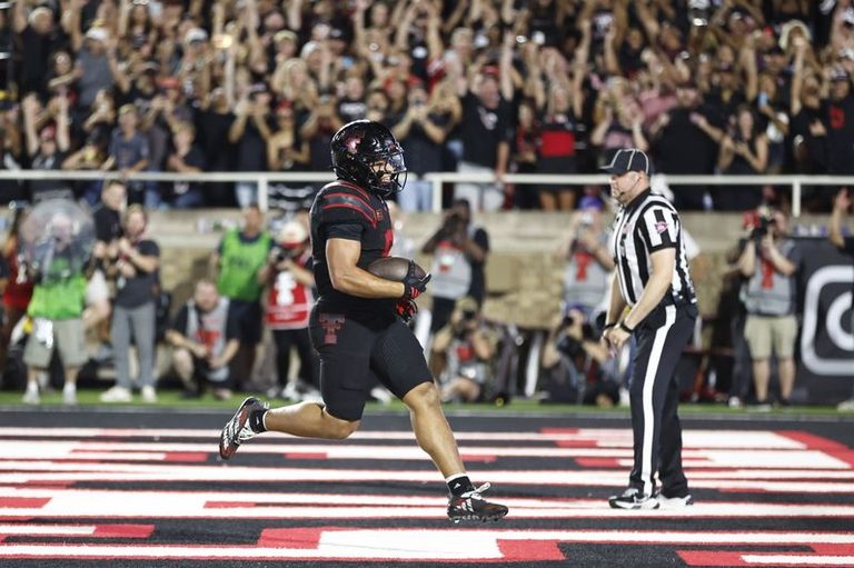 Texas Tech Defends Home Turf With 28 26 Win Over Houston In Lubbock