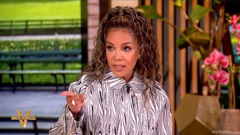 The View Co Hosts Call For 25Th Amendment Action Against President Trump