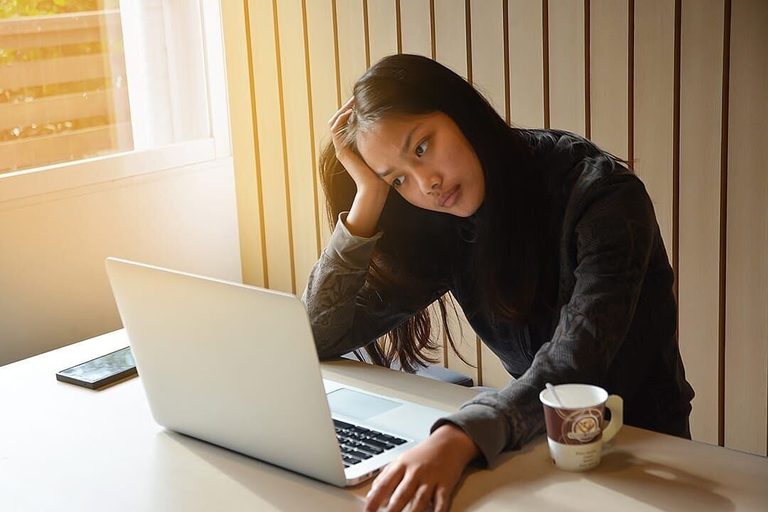 Therapists Offer Practical Steps To Ease Growing Ai Related Anxiety