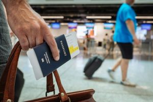 Travel Mishaps Cost U S Tourists An Average Of 2 500 New Poll Shows