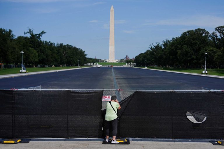 Trump Administration Hires New Contractor To Tackle Algae At Lincoln Reflecting
