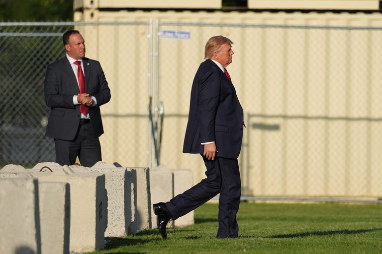 Trump Defends White House Ban On Cnn Ms Now And Politico As Protecting Honest Ne