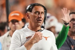 Trump S Visit To Texas Tennessee Game Prompts Coaches To Plan For Headset Disrup