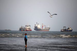 Trump Says Us Will Keep Strait Of Hormuz Safe As Iran Reports Vessel Strike