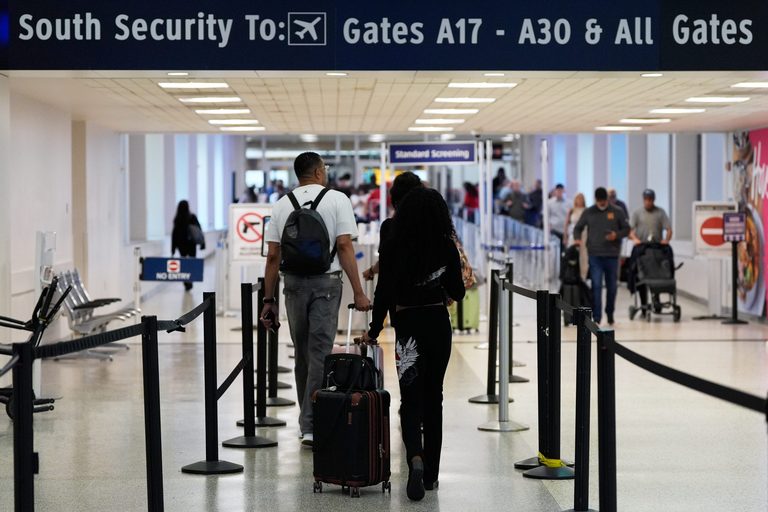 Tsa Launches Gateside By Precheck Letting Ticket Less Travelers Access Gates