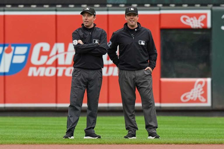 Twin Umpires Austin And Tyler Jones Share First Mlb Doubleheader In Baltimore