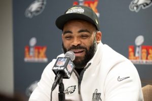 Two Time Super Bowl Champion Brandon Graham Retires After 16 Seasons With The Ea