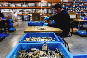 U S Core Capital Goods Orders Jump 1 6 In August Signaling Strong Business Inves