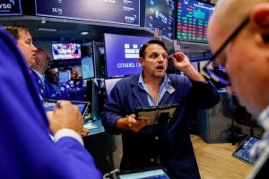 U S Equities Attract Record Weekly Inflows As Investors Shift From Bonds