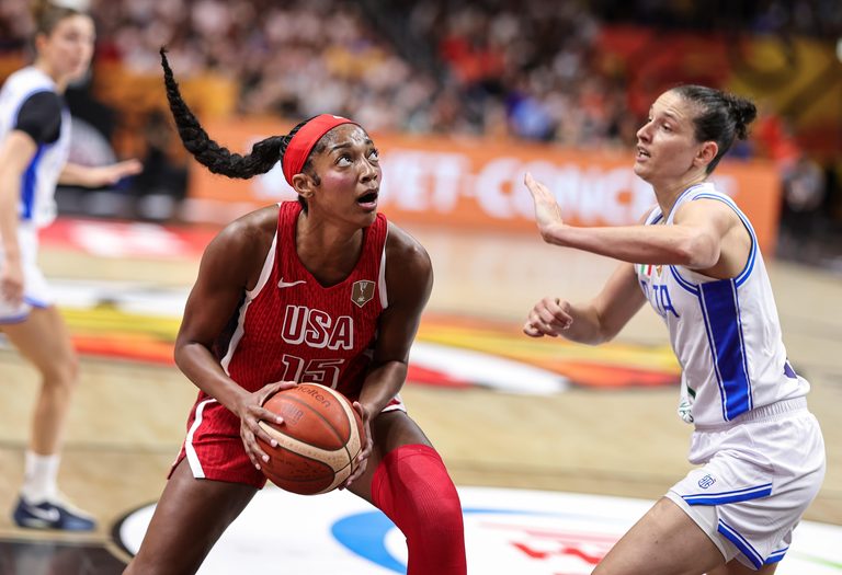 U S Women S Basketball Team Edges Italy To Secure Quarterfinal Spot