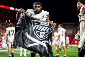 Umass Ends 16 Game Losing Streak With 37 21 Win Over Rutgers