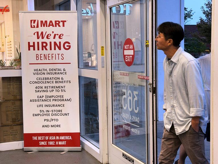 Unemployment Claims Fall To 197 000 Lowest Since July As Layoffs Stay Rare