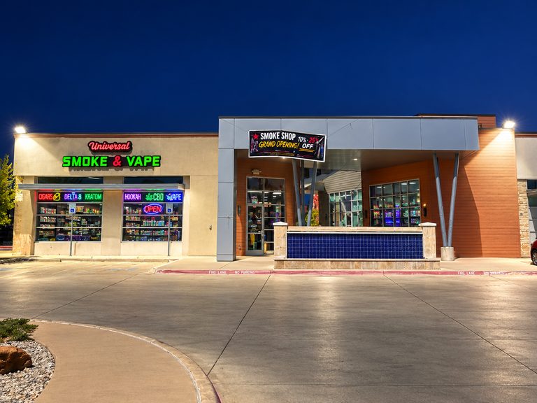 Universal Smoke Vape Opens In Denton With Grand Opening Planned For Early Octobe