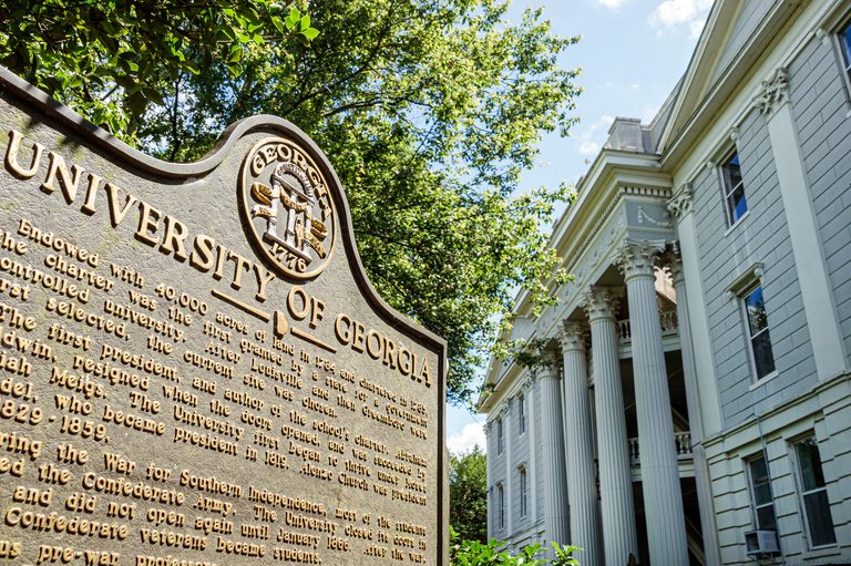 University Of Georgia Student Survives 8 Story Fall From Athens Apartment