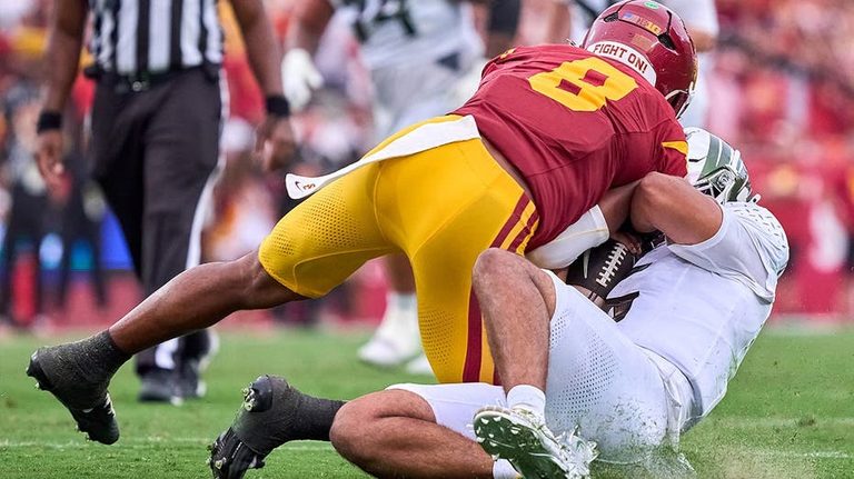 Usc Suspends Linebacker Desman Stephens For One Game After Dangerous Hit On Oreg
