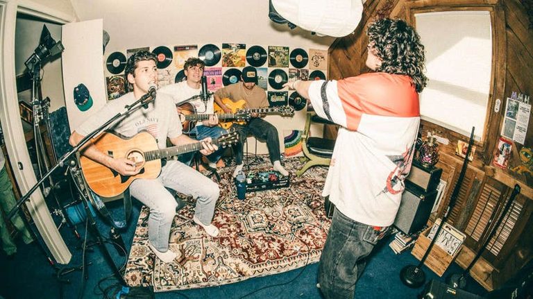 Ut Students Turn West Campus House Into Daily Music Hub For Austin Community