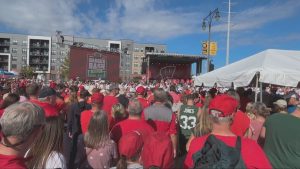 Uw Madison Marching Band Leads Green Bay Parade Ahead Of Badgers Notre Dame Game
