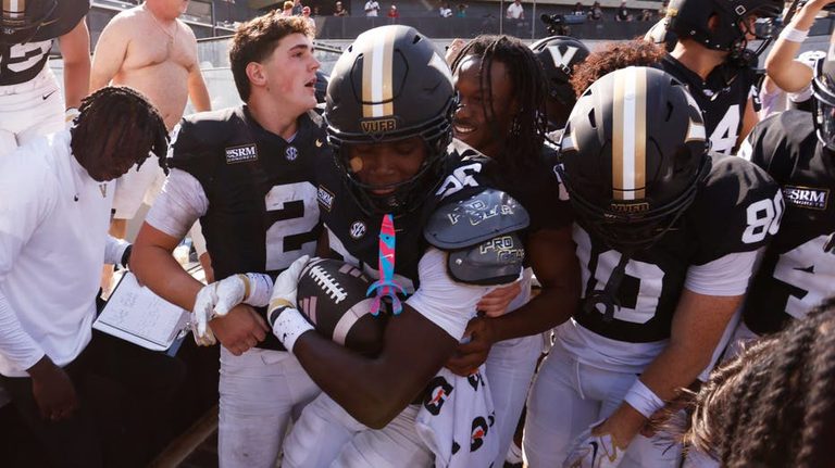 Vanderbilt Snatches Dramatic Win Over Nc State With Last Second Fumble Recovery